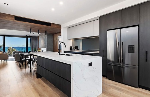 Chelsea Casa | Beachside Lane | Luxury On the Beach with Views