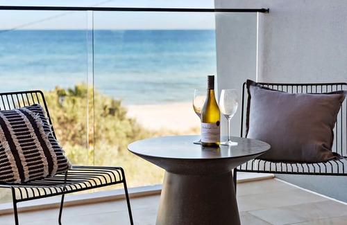 Chelsea Casa | Beachside Lane | Luxury On the Beach with Views