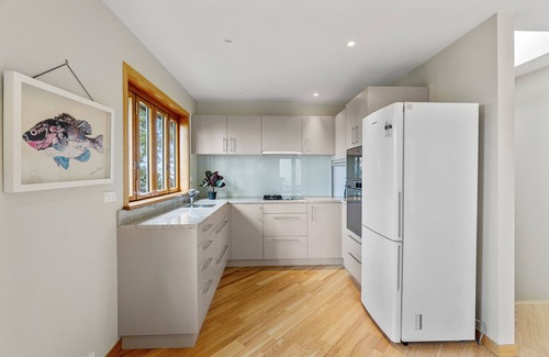 Auckland Region Cabaña | Beachside Luxury - Laingholm Holiday Apartment