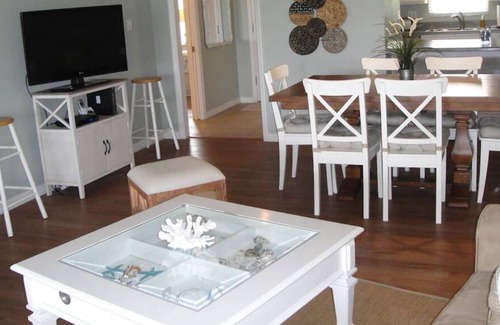 Kahuku Cabaña | Beachside Paradise - Yard leads to sandy beach!