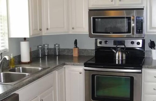 Kahuku Cabaña | Beachside Paradise - Yard leads to sandy beach!