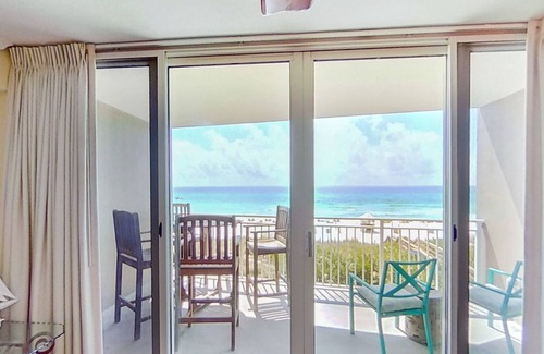 Open Sands Condominio | Retiro junto a la playa a pocos pasos del agua con balcón privado