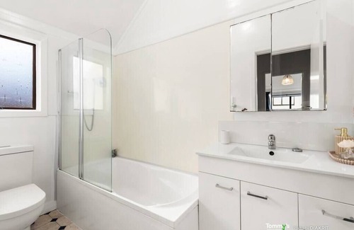 Lyall Bay Casa | Beachside Retreat in Lyall Bay
