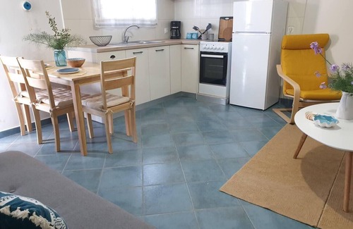 Mirties Apartamento | Beachside Retreat - Sleeps 4, Terrace & Views