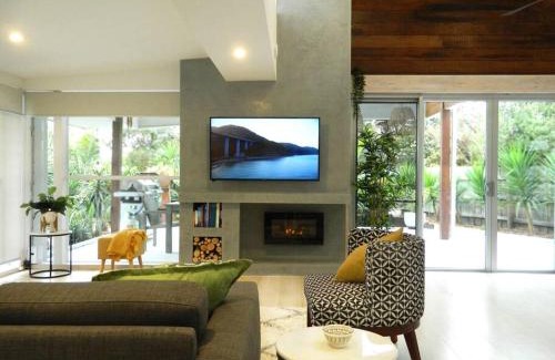 Rosebud Casa | Beachside Rosebud Retreat with *Wheelchair access*