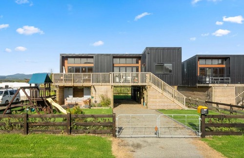 Otaki Beach Casa | Beachside Sanctuary - Otaki Beach Holiday Home