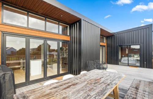 Otaki Beach Casa | Beachside Sanctuary - Otaki Beach Holiday Home