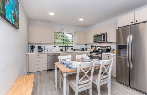 Poinciana Park Casa | Beachside w/Parking - Las Olas, Airport, Port Evg