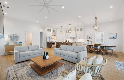 Galveston Casa | Beachtown Galveston - 5 Bed, 4.5 Bath - Located between Beach and Pool