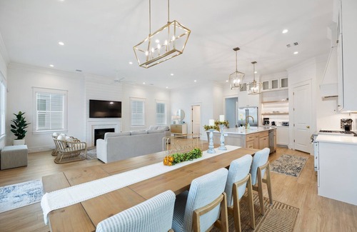 Galveston Casa | Beachtown Galveston - 5 Bed, 4.5 Bath - Located between Beach and Pool