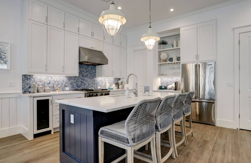 Beachtown Casa | Beachtown Galveston - Perfect Retreat Between Beach & Pool!
