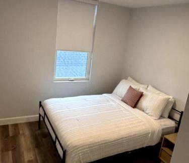 Grand Bend Apartamento | Beachview getaway at the New Carlyle 305 on the Main strip in Grand Bend