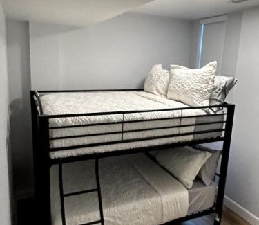 Grand Bend Apartamento | Beachview getaway at the New Carlyle 305 on the Main strip in Grand Bend