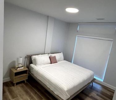 Grand Bend Apartamento | Beachview getaway at the New Carlyle 305 on the Main strip in Grand Bend