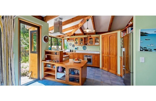 Tahunanui Casa | BeachView Retreat Holiday Home