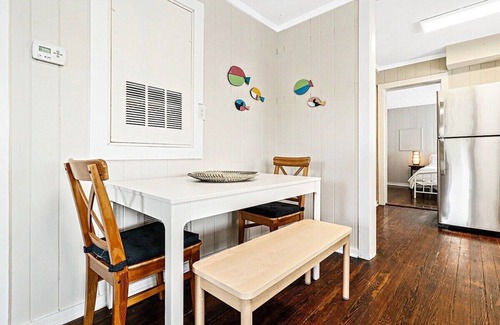 Northeast Virginia Beach Apartamento | Beachwalk #2, 8 minute walk to the Beach!