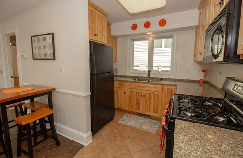 Michigan City Casa | Beachwalk Guest Cottage Across from Lake Michigan