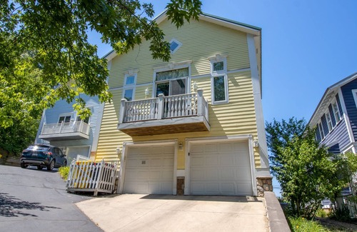Michigan City Casa | Beachwalk Guest Cottage Across from Lake Michigan