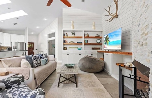 Sugarwood Beach Casa | Beachwalker Bliss by AvantStay | Private Pool, Walk to Beach