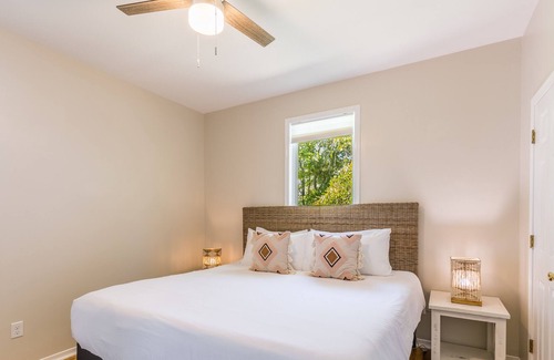 Gulfview Heights Cabaña | Beachwave Bungalow by Avantstay Pet Friendly, Close to Beach!