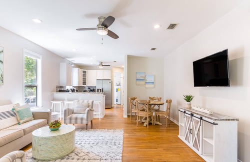 Gulfview Heights Cabaña | Beachwave Bungalow by Avantstay Pet Friendly, Close to Beach!