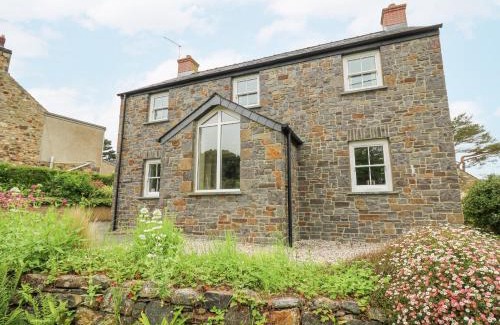 Dinas Cross Casa | Beachway