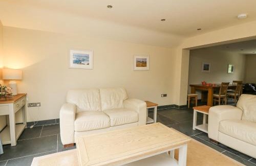 Dinas Cross Casa | Beachway