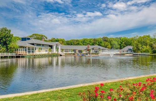 Sea Scape Villa | Beachwoods -- the premiere four-season OBX resort 3 minutes from the beach!