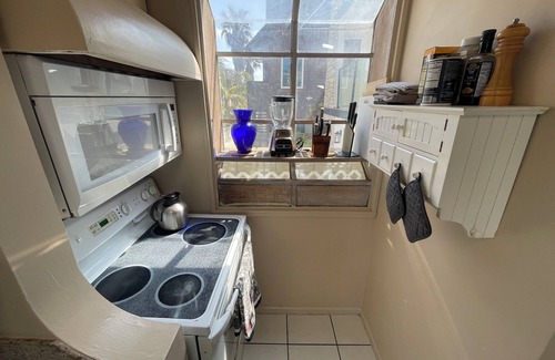 Mission Beach Cabaña | Beachy 2-bedroom, 2-bath Cottage in Mission Beach San Diego- 20 steps to Ocean