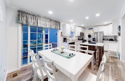 Montego Bay Casa | Beachy bayside home in quiet neighborhood with patio, central AC, pool, & tennis