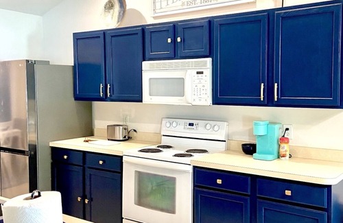 Pooler Casa | 🏖Beachy Blue Haven near Savannah-3 Bed, 2 Bth