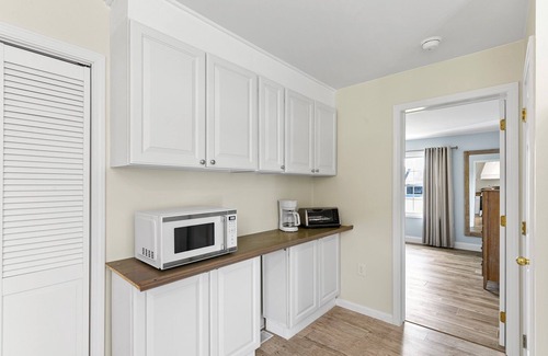 Milton Casa | Beachy Bliss - Peaceful, Cute & Poolside!