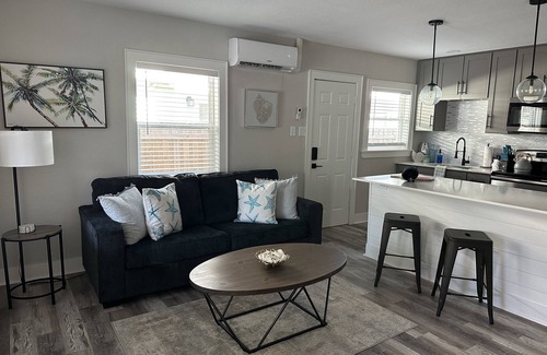 Gulfport Cabaña | Beachy Chic Cottage 2