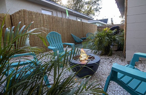 Gulfport Cabaña | Beachy Chic Cottage 2