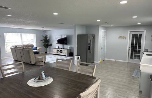 Cocoa Casa | Beachy Cocoa Home Near Cruise Port W/ Hot Tub