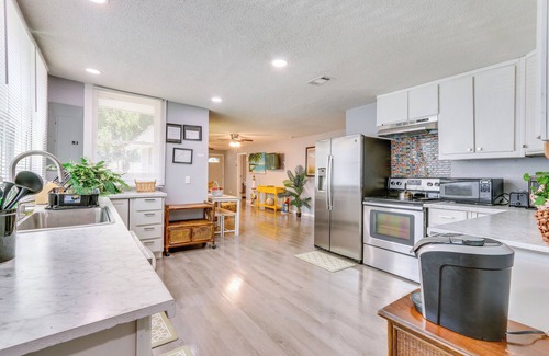 Northwest Quadrant Casa | Beachy Home in Heart of Beaufort w/Pool Access