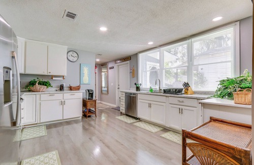 Northwest Quadrant Casa | Beachy Home in Heart of Beaufort w/Pool Access
