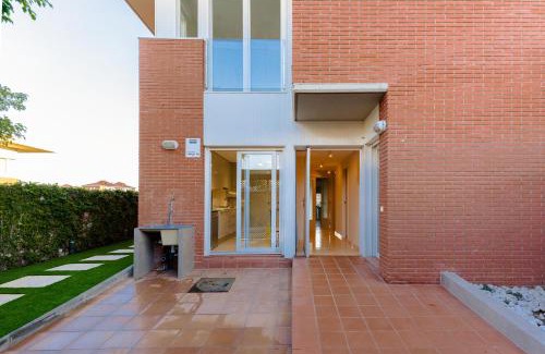 Ciudad Universitaria Casa | Beachy House - Casa en Montgat, Barcelona