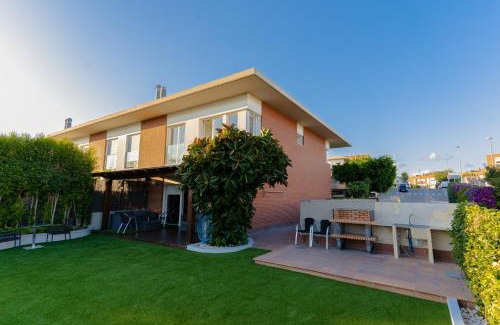 Ciudad Universitaria Casa | Beachy House - Casa en Montgat, Barcelona