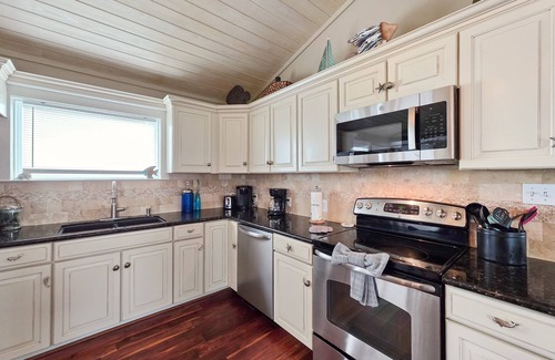 Port Bolivar Casa | Beachy Vibes-3 bedroom/2 bath/pet-friendly, w/pool, sleeps 10