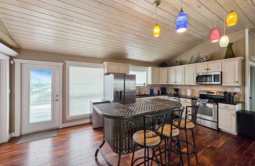 Port Bolivar Casa | Beachy Vibes-3 bedroom/2 bath/pet-friendly, w/pool, sleeps 10