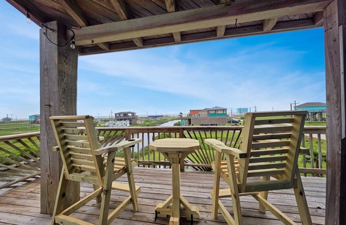 Port Bolivar Casa | Beachy Vibes-3 bedroom/2 bath/pet-friendly, w/pool, sleeps 10