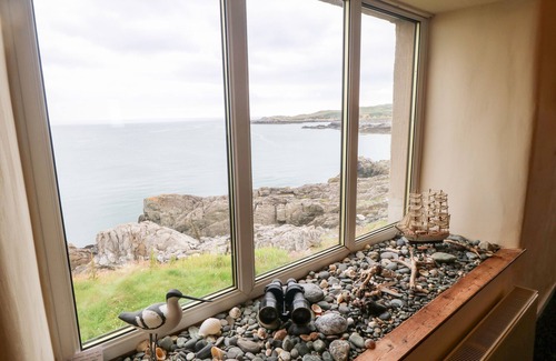 Cemaes Bay Cabaña | BEACON COTTAGE, admite mascotas, con un jardín en Cemaes Bay, Ref 988078