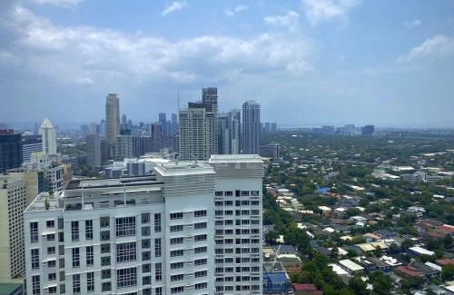 San Lorenzo Apartamento | Beacon Tower 3 unit 303 Makati Penthouse w Beautiful Skyline