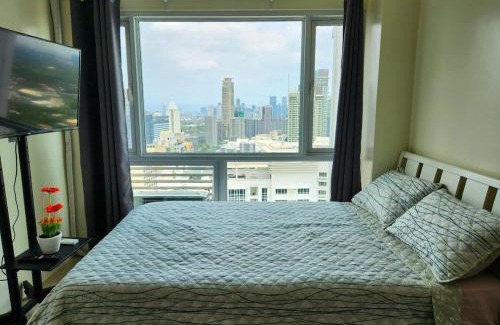 San Lorenzo Apartamento | Beacon Tower 3 unit 303 Makati Penthouse w Beautiful Skyline