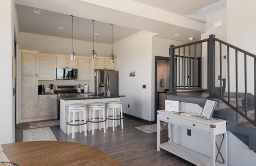 Sturgis Casa | Bear Butte Luxury Retreat~ Hot Tub~ 10 Mins to DT