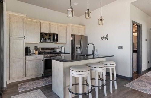 Sturgis Casa | Bear Butte Luxury Retreat~ Hot Tub~ 10 Mins to DT