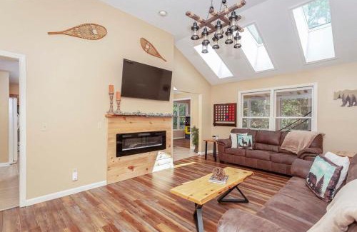 Massanutten Complejo | Bear Cabin-3 BR 2 Bath with Indoor Hot tub-one level-Pool Pass-Pet welcome
