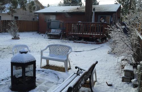 Big Bear City Casa | BEAR CABIN GETAWAY!(SPA) Pet Friendly Backyard