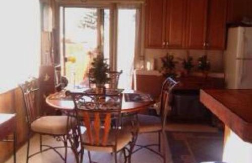 Big Bear City Casa | BEAR CABIN GETAWAY!(SPA) Pet Friendly Backyard